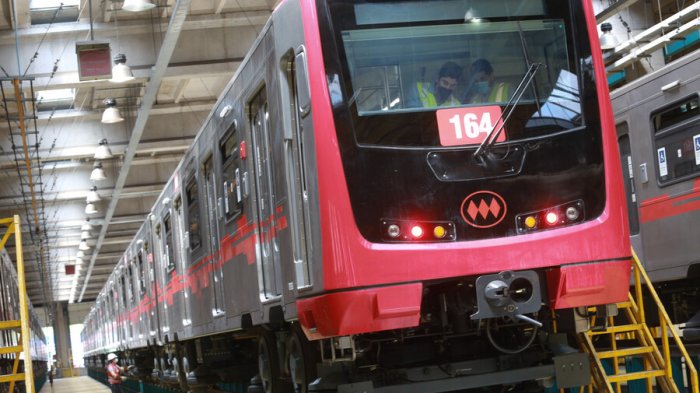 Metro informó que una falla en la vía provocó cierre de tres estaciones en la Línea 5