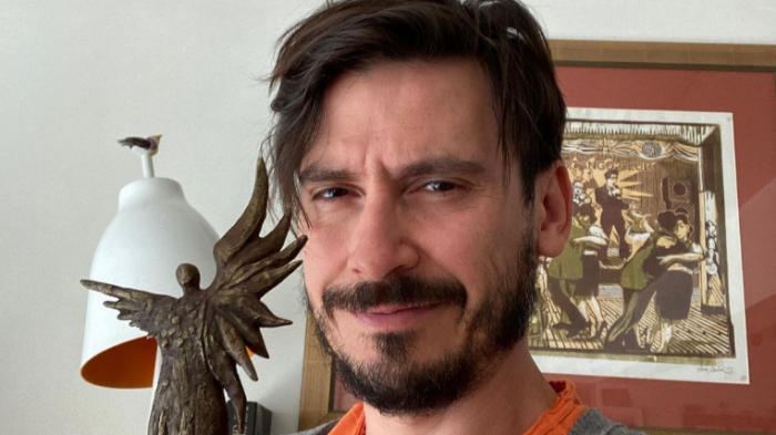 Álvaro Espinoza llamó a votar por Gabriel Boric con canción de Janis Joplin