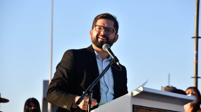 Boric aclara que no tiene “ningún problema” en realizarse test de pelo