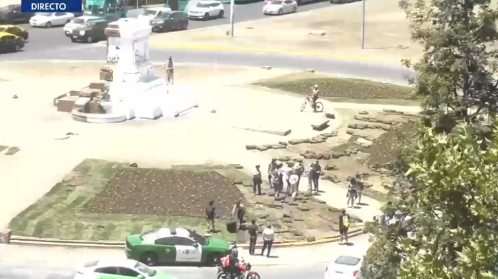 Retiran pasto puesto por adherentes de José Antonio Kast en Plaza Italia