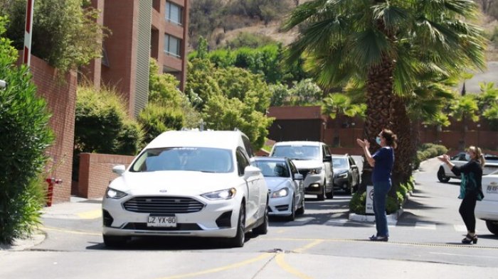 Restos de Lucía Hiriart llegan hasta Parque del Recuerdo: Viuda de Pinochet será cremada