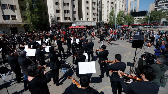 Orquesta Sinfónica Nacional presentará concierto navideño gratuito en Plaza Baquedano