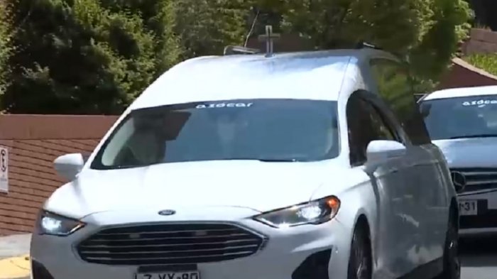 Funeral de Lucía Hiriart estuvo marcado por protestas en el cementerio