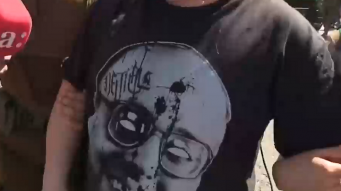 Vocal de mesa fue detenido por usar una polera de Jaime Guzmán con la cabeza baleada