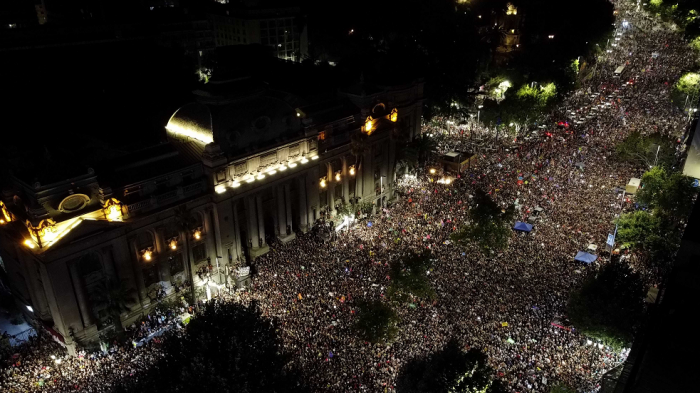 [FOTOS] Las postales que dejó el primer discurso de Boric como presidente electo