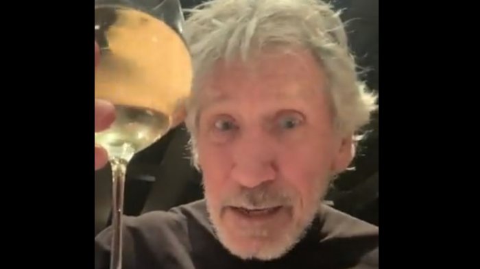 “Goodbye, Piñera”: Con vino y cacerola en mano, Roger Waters festejó el triunfo de Boric