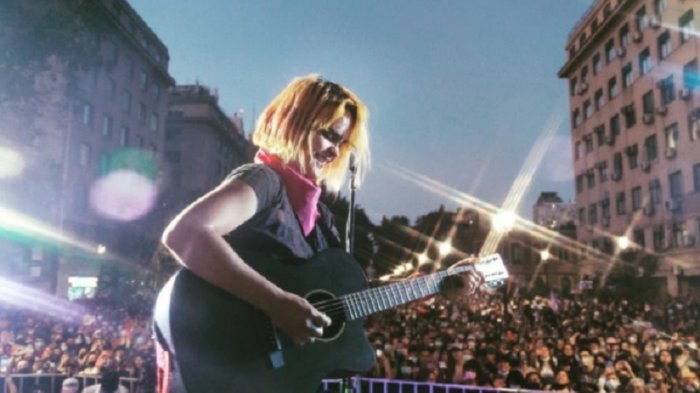 Camila Moreno tras polémica por canción donde pedía la muerte de Kast: “Se horrorizan con la letra y no con muertos reales de este gobierno”