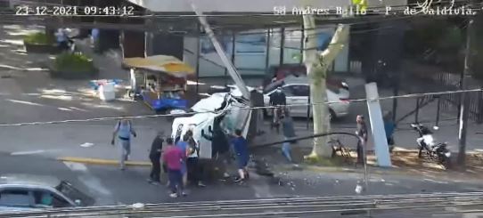 Accidente en Providencia dejó a dos víctimas fatales: Camioneta protagonista transitaba a alta velocidad