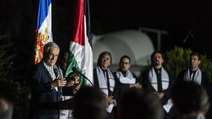Pdte. Piñera confunde estrella de David con la de Belén en ceremonia navideña con la comunidad palestina