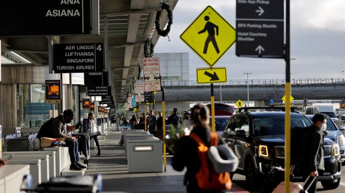 Más de 2 mil vuelos cancelados y aforo reducido: Así se vivió la Nochebuena en medio del avance de ómicron