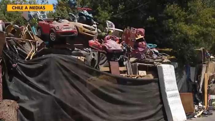 Chile a Medias: Vecinos de Conchalí desesperados por peligrosa acumulación de escombros