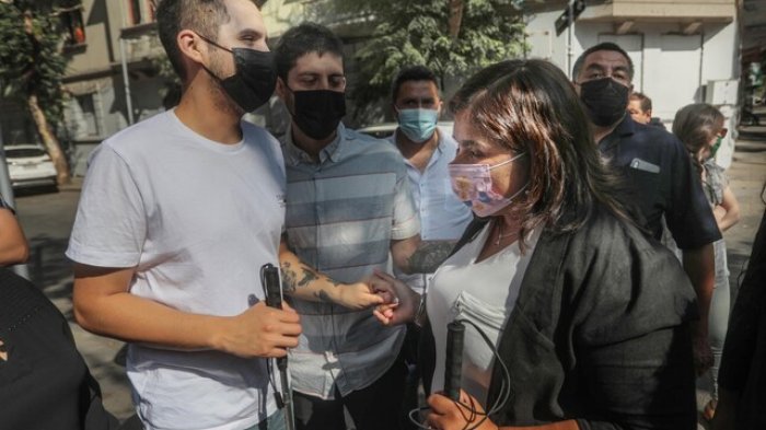 Fabiola Campillai y Gustavo Gatica piden cambiar el nombre de calle Carabineros de Chile