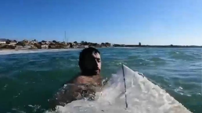 Impresionante rescate: Surfista le salvó la vida a tres bañistas que se ahogaban en Los Vilos