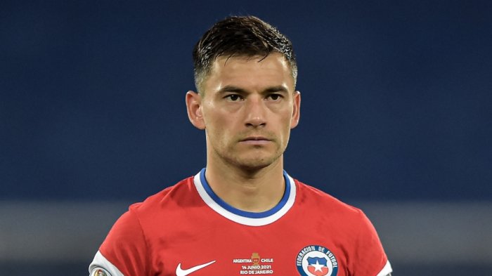 Alarma en la Roja: Bayer Leverkusen confirmó lesión de Charles Aránguiz y peligra su presencia en Eliminatorias