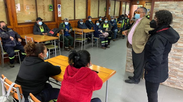 Municipalidad de Pucón aumentó sueldo mínimo de funcionarios del aseo: Ganarán $500 mil