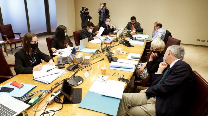 Proyecto de indulto: Senador Araya pide tener más certeza de cuántos son los presos del estallido social