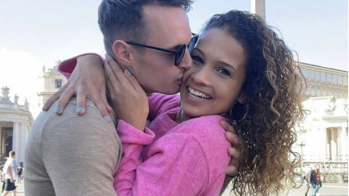 Lo expulsaron, discutieron y ahora son novios: La romántica historia de amor entre futbolista y árbitra