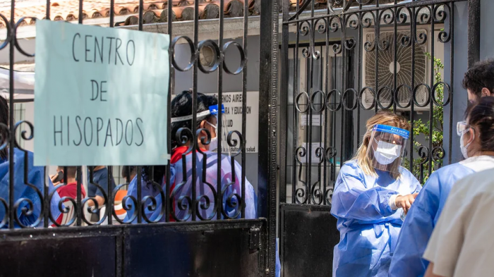 Nuevo récord: Argentina superó por primera vez los 100 mil contagios diarios de COVID-19