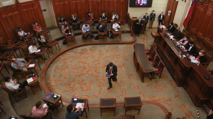 Seremi de Salud acude a Convención Constitucional por COVID-19 positivo: Trazan nueve contactos estrechos