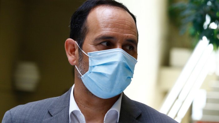 Núñez (PC) e impuesto a súper ricos para PGU: “Parece que el pdte. no quiere meterse la mano al bolsillo”