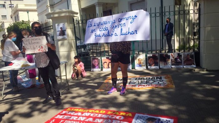 Familiares de presos del estallido social se manifestaron frente a 