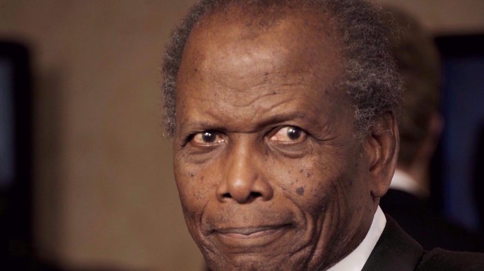 Murió Sidney Poitier, el primer actor negro en ganar un Oscar como protagonista