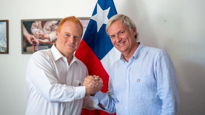 Rojo Edwards asume la presidencia del Partido Republicano tras renuncia de Kast