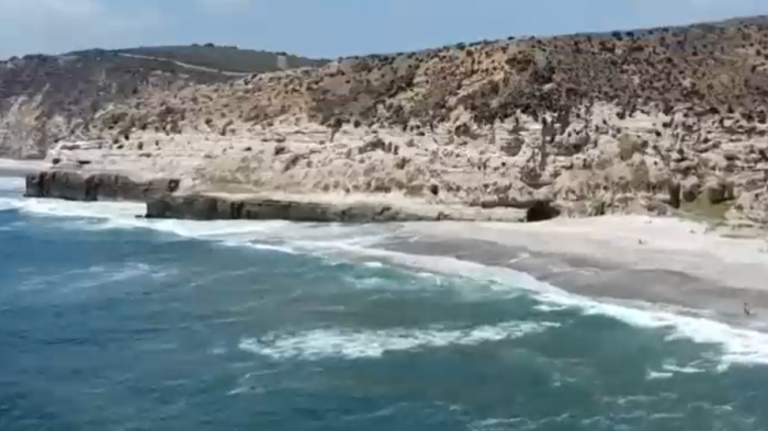 La única en el país: Playa Luna, a 20 años del nudismo en Chile