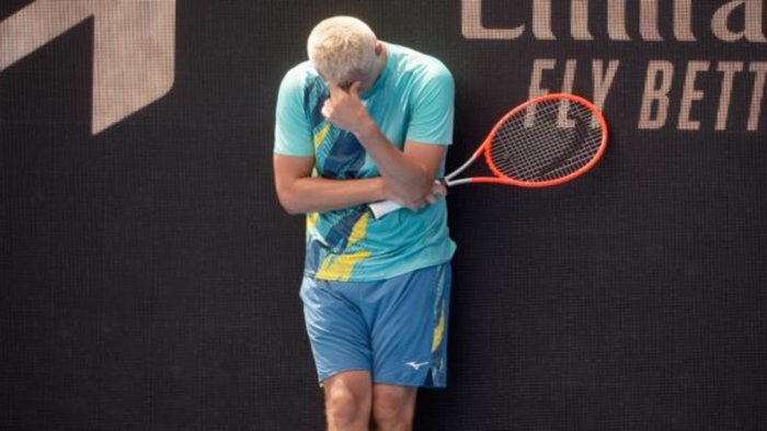 Tenista aseguró tener COVID-19 en pleno partido y le apostó una cita a la jueza