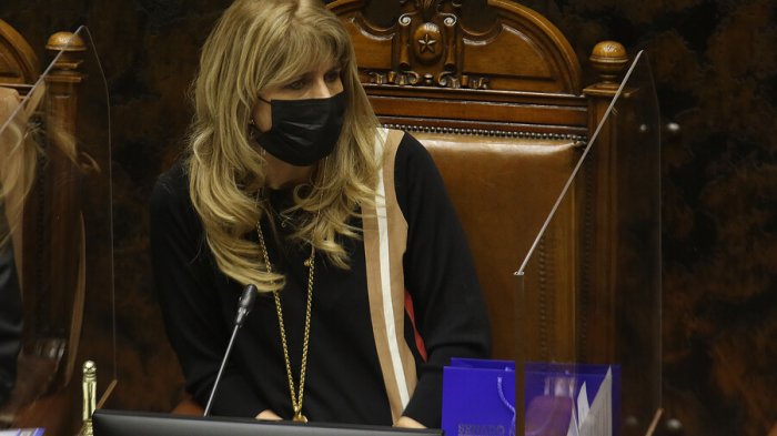 Ximena Rincón advierte que proyecto de indulto “tal como está, es imposible que avance”