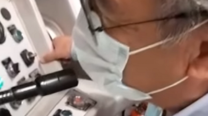 Su último viaje: La emotiva despedida de chofer de metro a los pasajeros tras 44 años de servicio