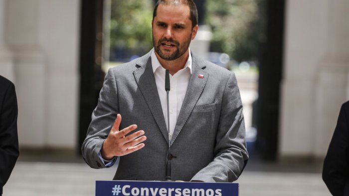 Ministro Bellolio inició cuarentena preventiva: Participó de instancia familiar con un caso de COVID