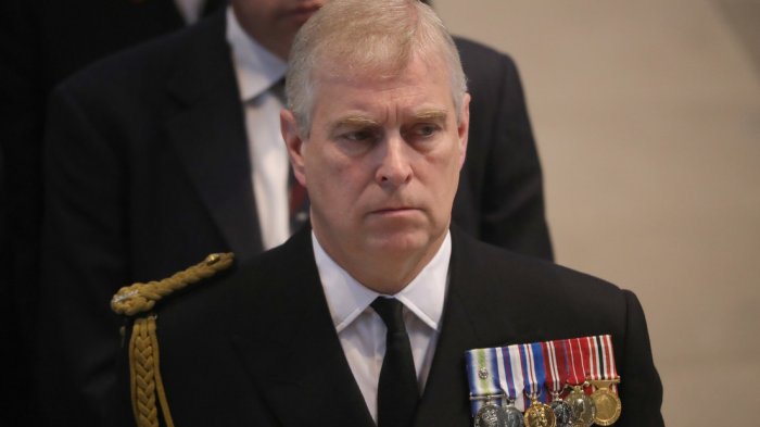 Retiran títulos militares al príncipe Andrés tras acusaciones de abuso sexual vinculados al caso Epstein