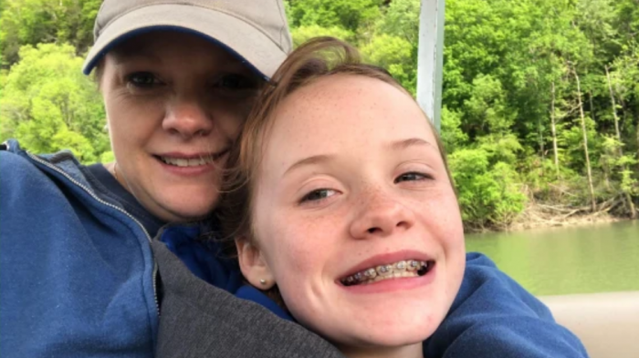 Madre denunció al colegio de su hija por ofrecer fajas para 