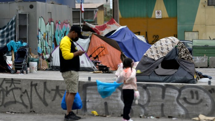 Encuentran a niña peruana desaparecida en Lima en un campamento migrante de Chile