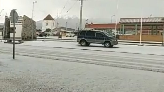 Registran fuerte caída de granizos en Colchane: Se producen cortes de luz