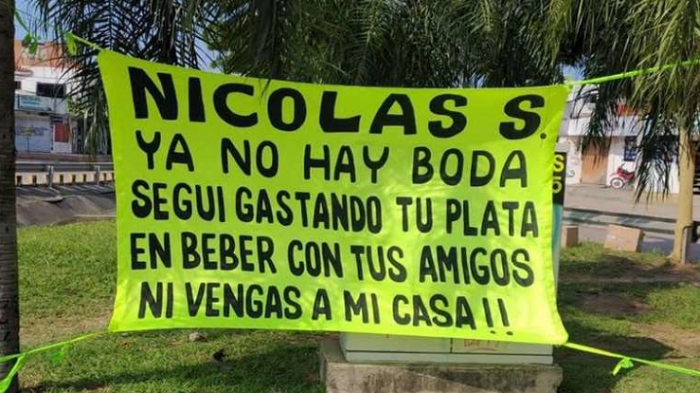 Novia anuncia la cancelación de su boda con un llamativo cartel colgado en plena calle