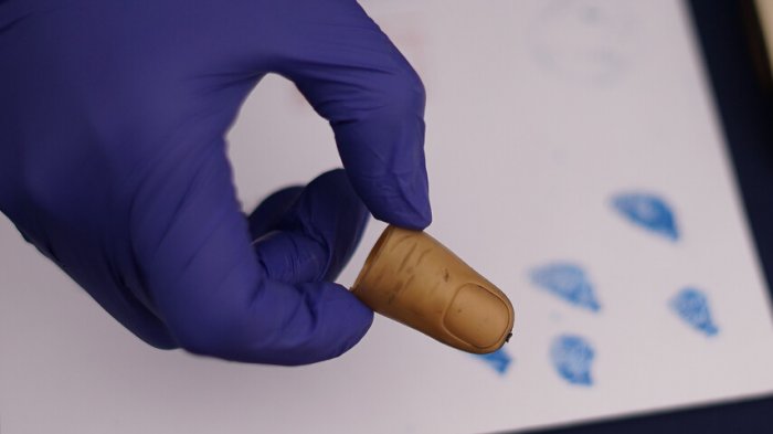 Detienen a cartel de drogas colombiano que operaba en Chile: Tenían hasta un dedo falso con huella real