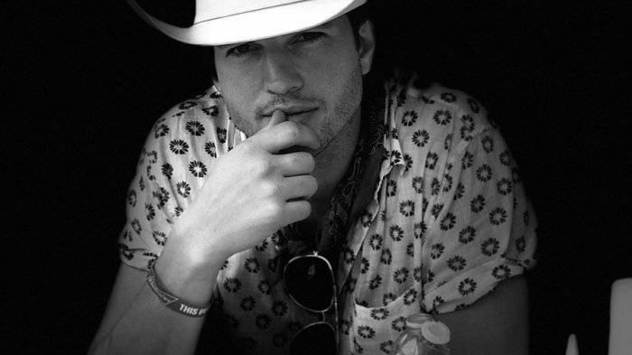 Ashton Kutcher está en Chile y visitó restaurante en Punta Arenas