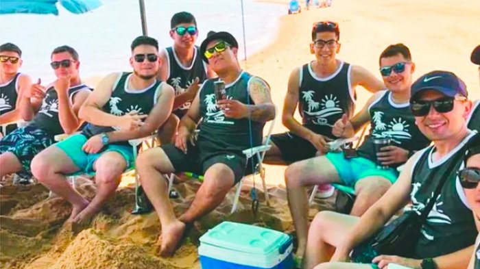 El valorable gesto de un empresario: Llevó de vacaciones a todos los trabajadores para asegurarse que descansen