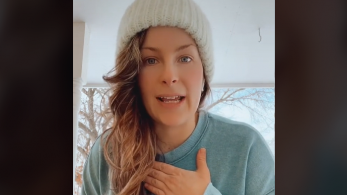 Mujer se volvió viral tras celebrar por dos años seguidos el cumpleaños de su hijo en la fecha equivocada