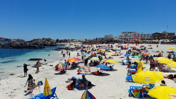 Uso de parlantes en playa: Alcaldesa de Caldera aclaró que no se pueden superar los 55 decibeles