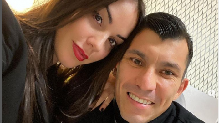 Esposa de Gary Medel, Cristina Morales, y su hija dieron positivo a COVID-19