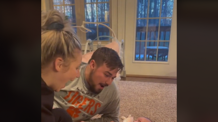 Guagua sorprendió a sus padres al decir sus primeras palabras a las 8 semanas de vida