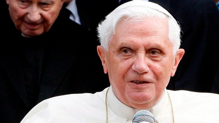 Benedicto XVI admite haber asistido a reunión sobre acusaciones de abusos sexuales