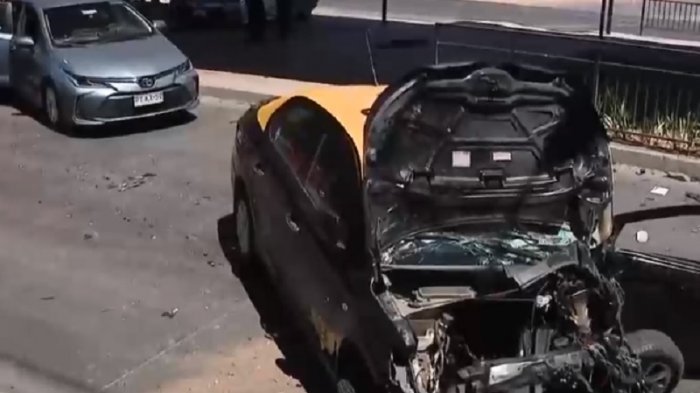 Impactante choque tras persecución en Maipú: Dos menores de edad detenidos