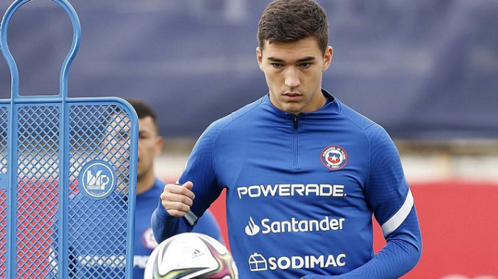 Robbie Robinson rompe el silencio tras abandonar a la Roja: “Es mi carrera y tomo mis propias decisiones”