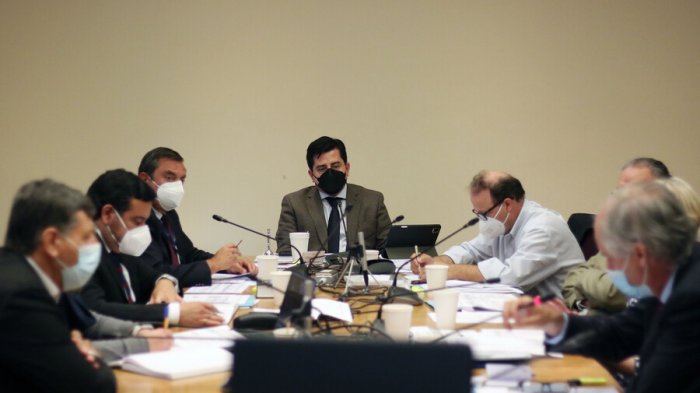 Comisión definió catálogo de delitos en proyecto de indulto: Queda fuera maltrato de obra a policías