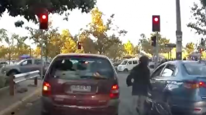 Iba con su hijo: Captan violento atropello a ciclista