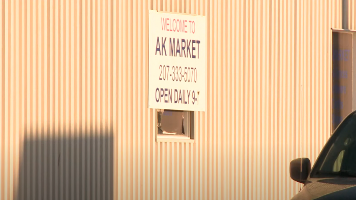 Joven fue encontrado en la calle caminado con su brazo amputado: Investigan posible accidente laboral